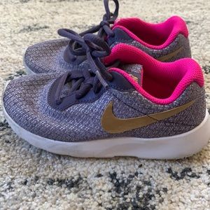 Like new Nike sneakers